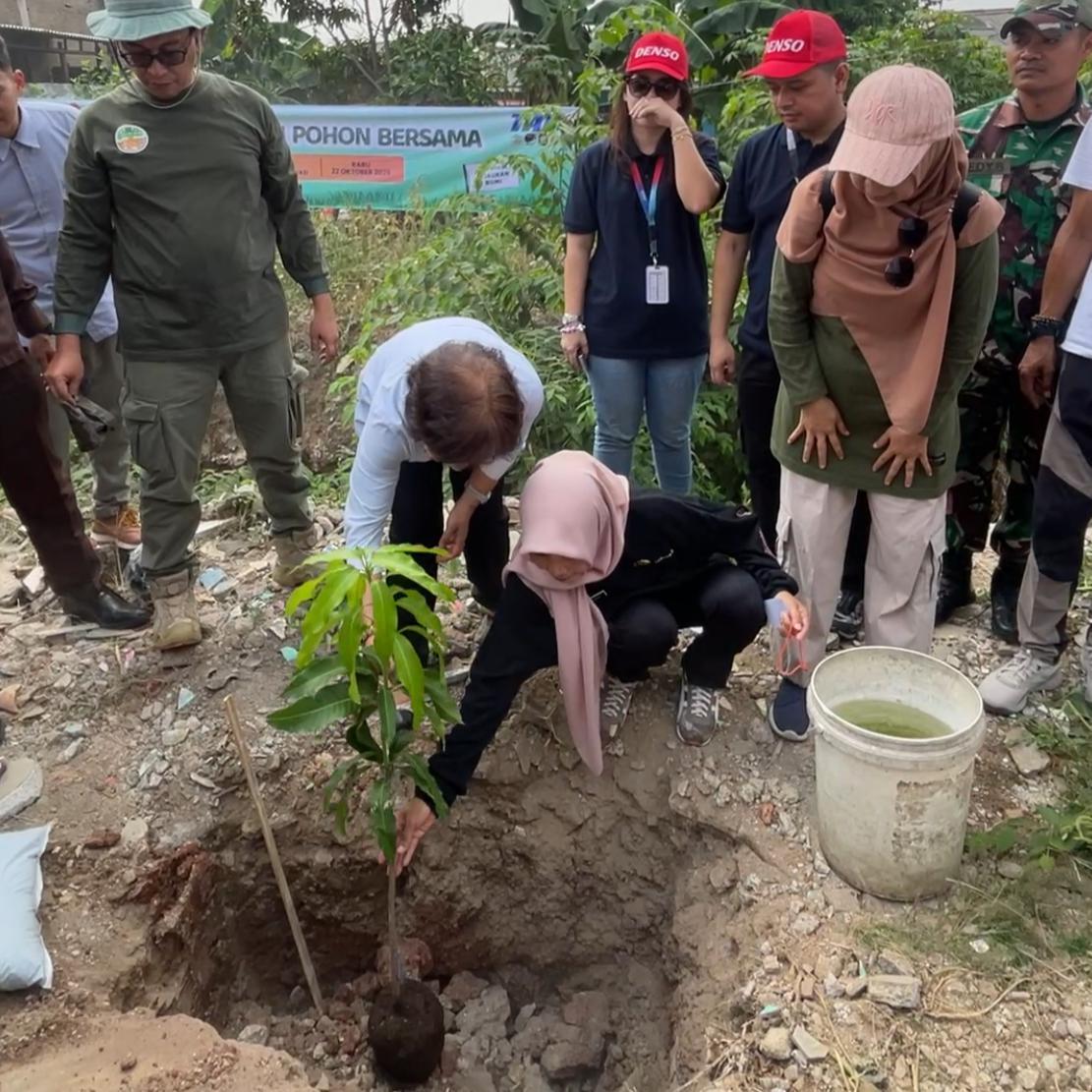 Penanaman Pohon Daerah Aliran Sungai (Ex Bangunan Liar)